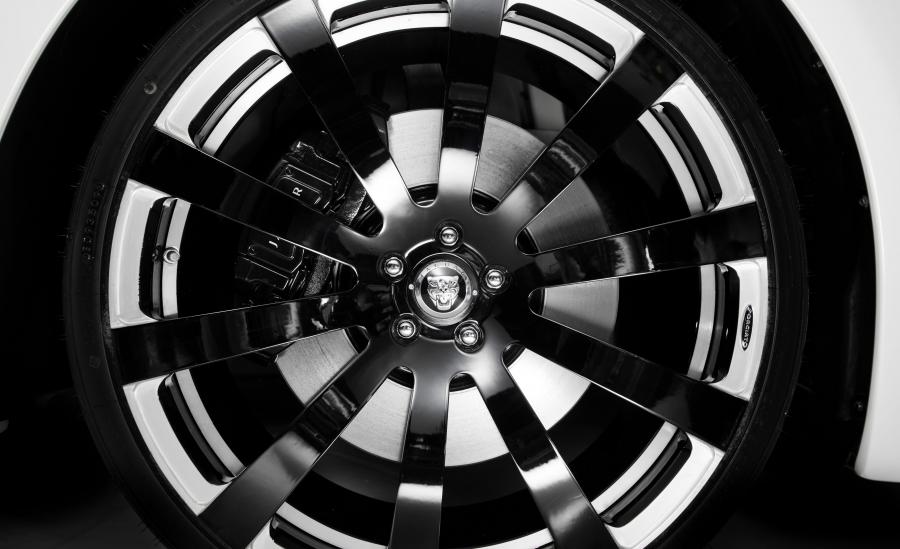  Jaguar XJ75 Platinum Concept 2010 года  (фото 16 из 26)